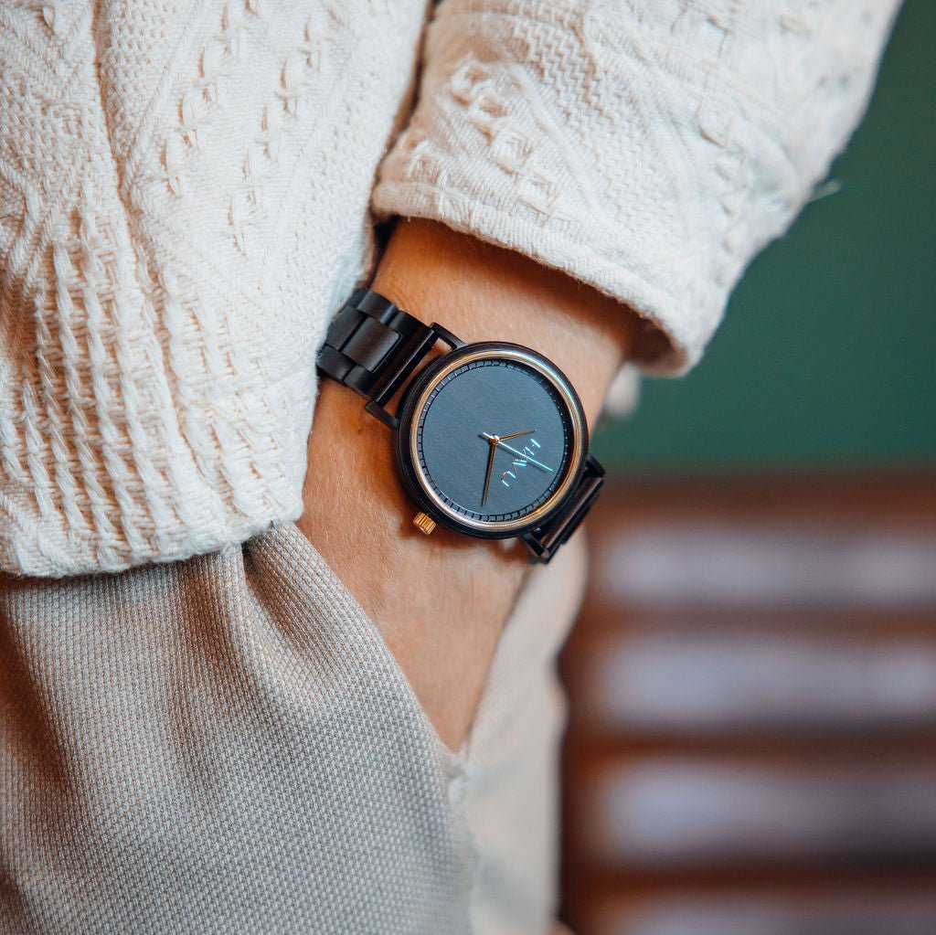 Aura - (42mm) Wristwatch, Unisex